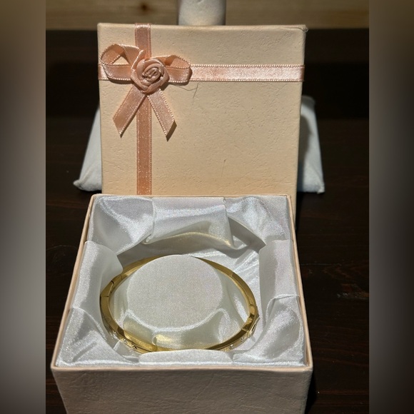 Beautiful gold tone Michael Kors bangle bracelet with rhinestones. - Picture 5 of 7